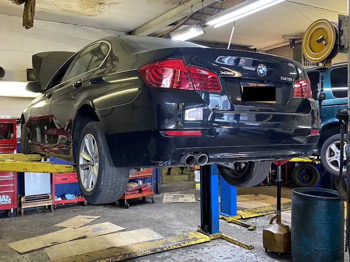 Hunts Point Auto Sales & Service 8