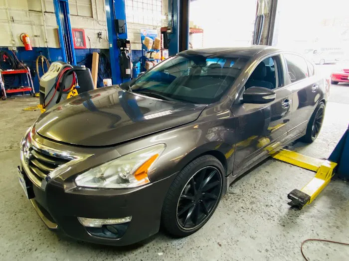 Hunts Point Auto Sales & Service 9