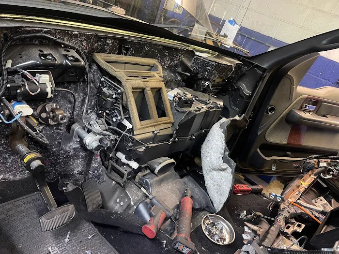 Hunts Point Auto Sales & Service 7
