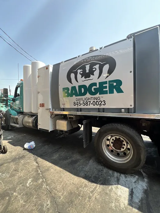 Metropolitan Loadmaster Truck Repair & Sales 0