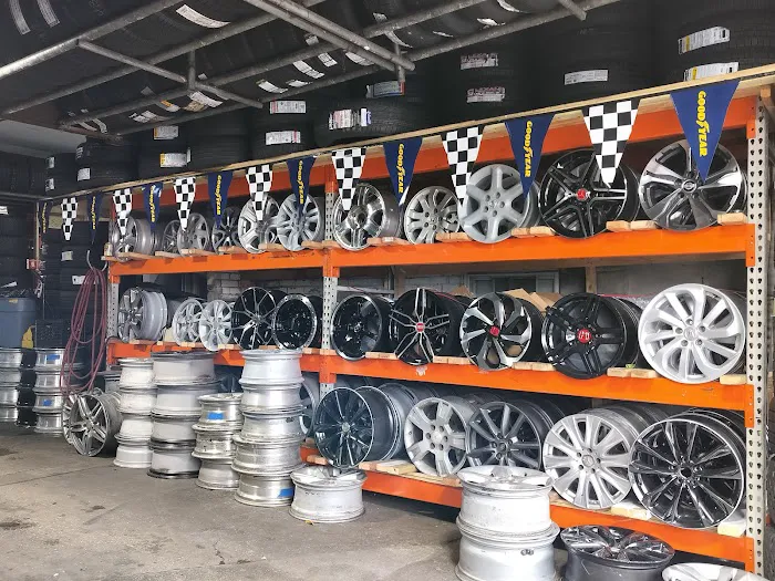 Ricky Tires Service 4