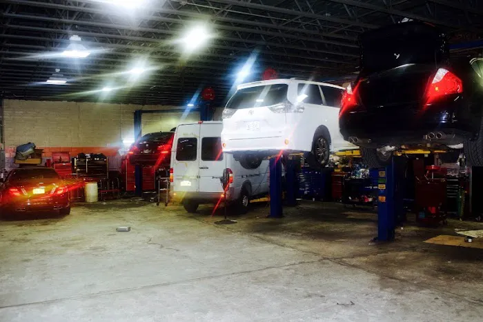 Junior's Auto Repair 9
