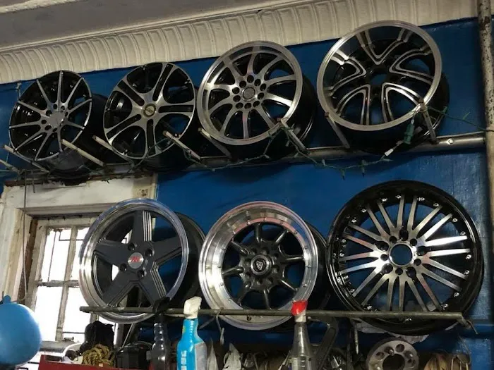 Fast Muffler & Tire 0