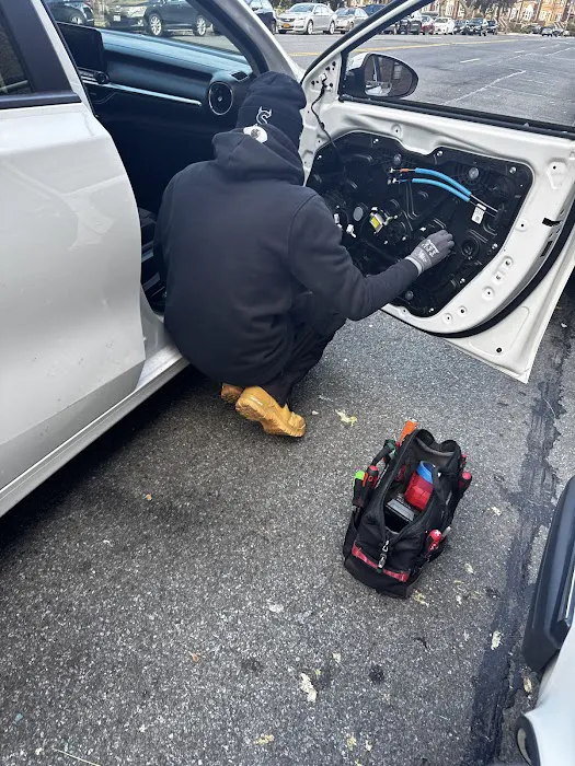 MATA’s AUTO GLASS MOBILE LLC 9