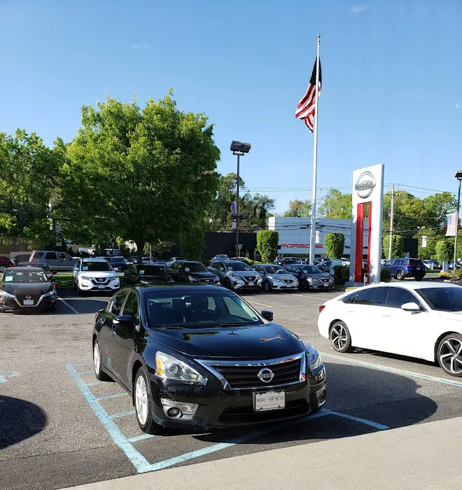 Nissan of Huntington Service 9