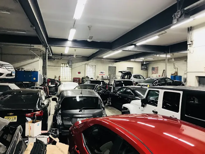 G. L. C. AUTO BODY 0