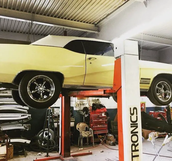 E & S Body Shop 6