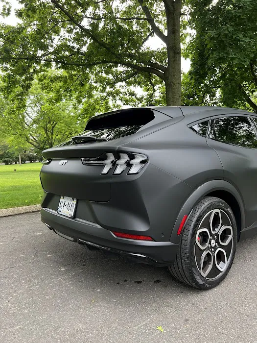 Ozzie auto body Inc 4