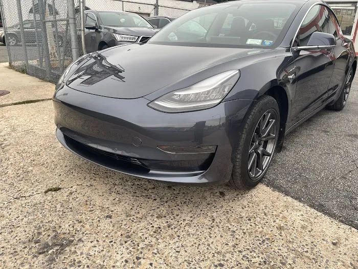 Ozzie auto body Inc 9