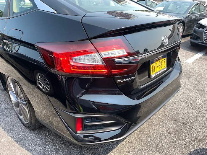 Ozzie auto body Inc 8
