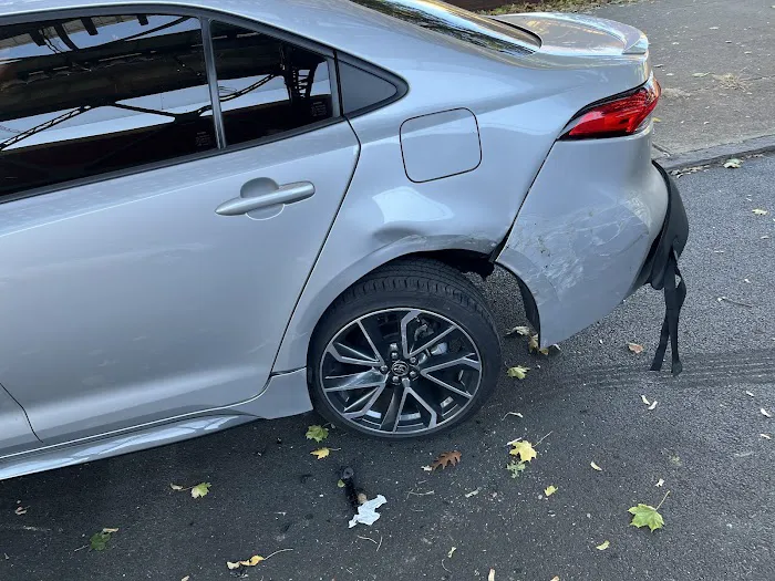 Renzo Auto Collision and Repair 4