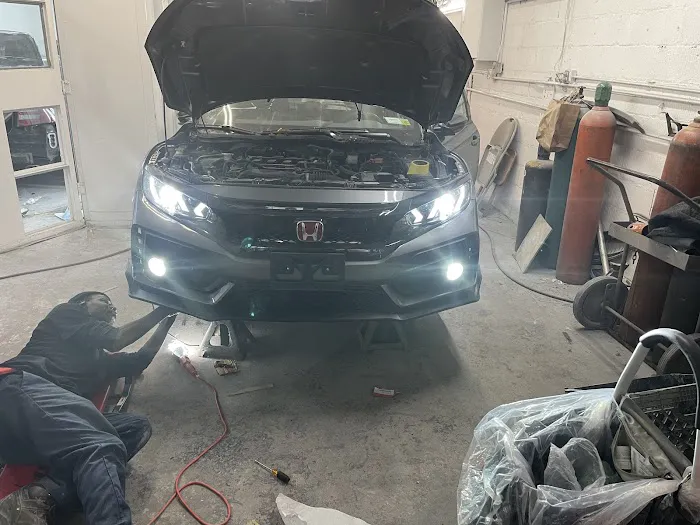 Solly's Auto Center 3