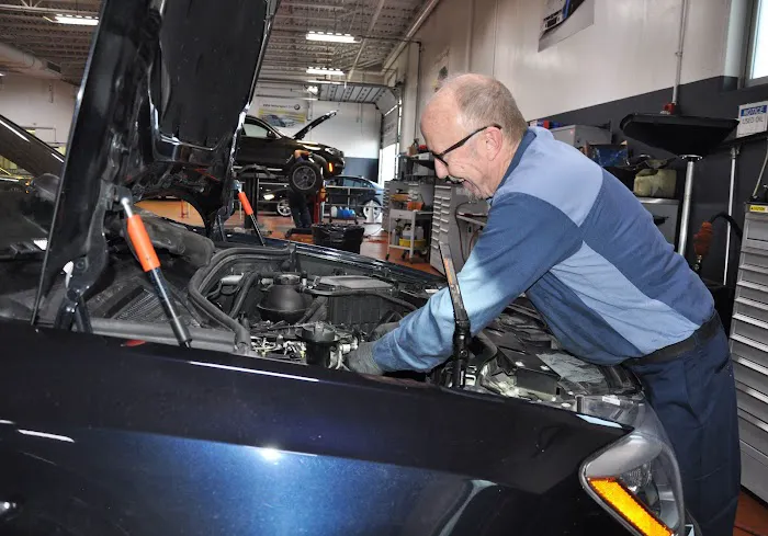 Bill Jacobs BMW Service & Parts Center 6