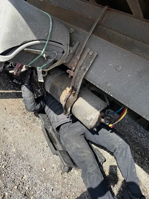 MG Truck and Trailer Repair and Road Service 8