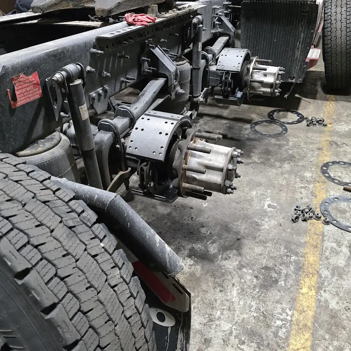 Mobile Truck Repair Road Service 8