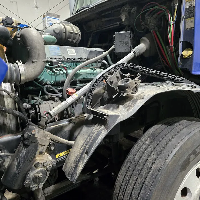 Mobile Truck Repair Road Service 7