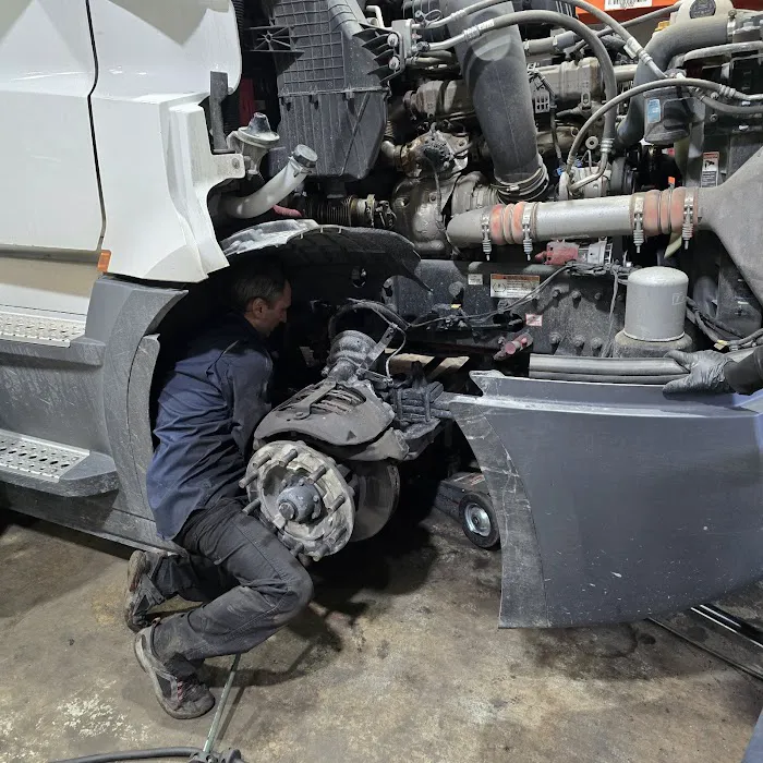 Mobile Truck Repair Road Service 1