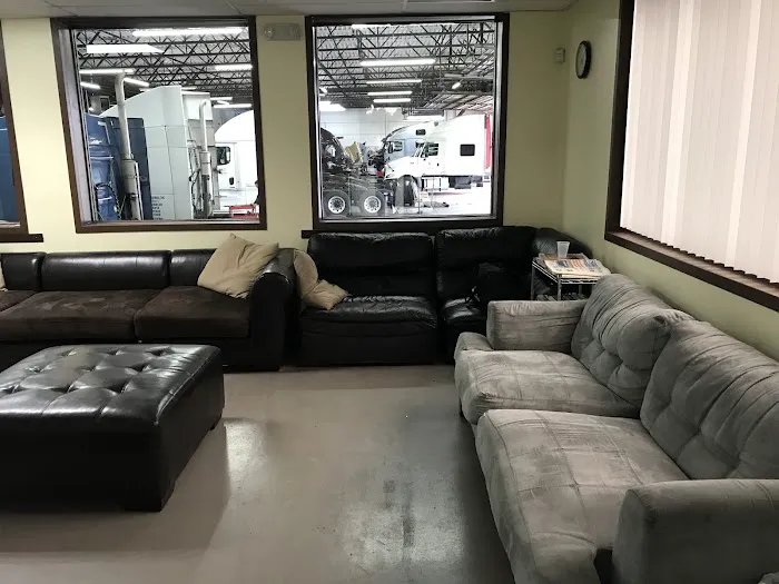 Merx Truck & Trailer - Schaumburg, IL 4
