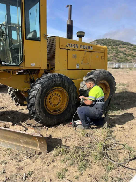 JD ROAD SERVICE TRUCK TIRES 0