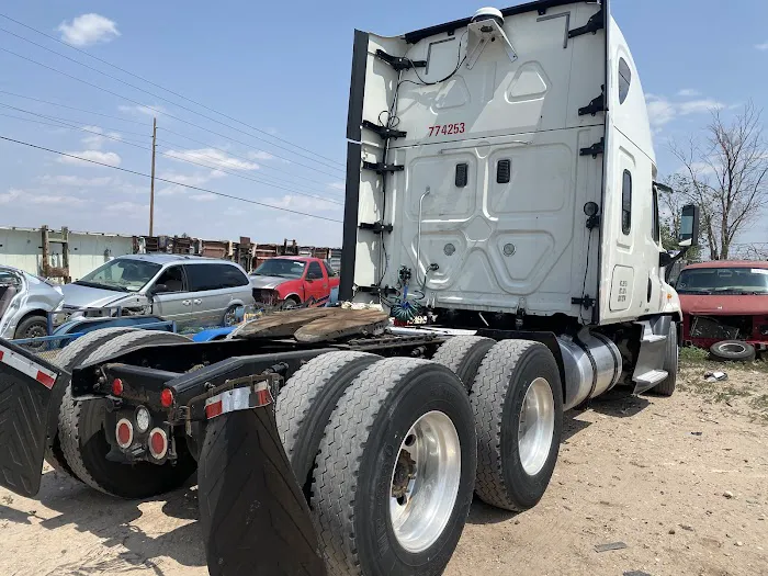 Luna’s truck tire diesel mechanic service 0
