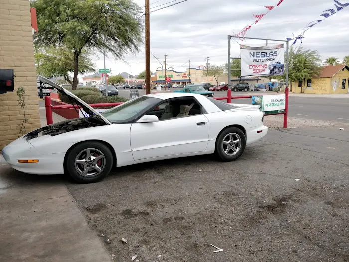 Nieblas Auto Shop 4
