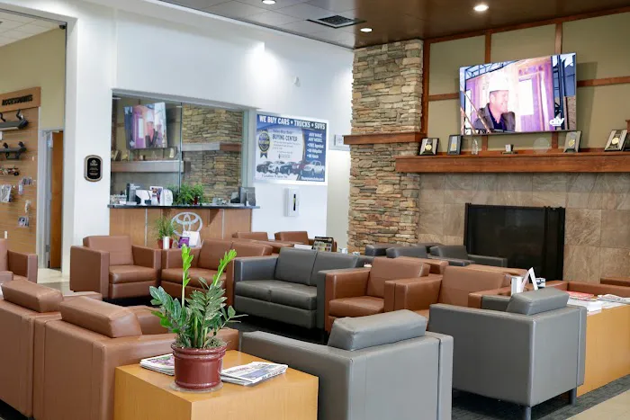 Thompsons Toyota Service Center 6