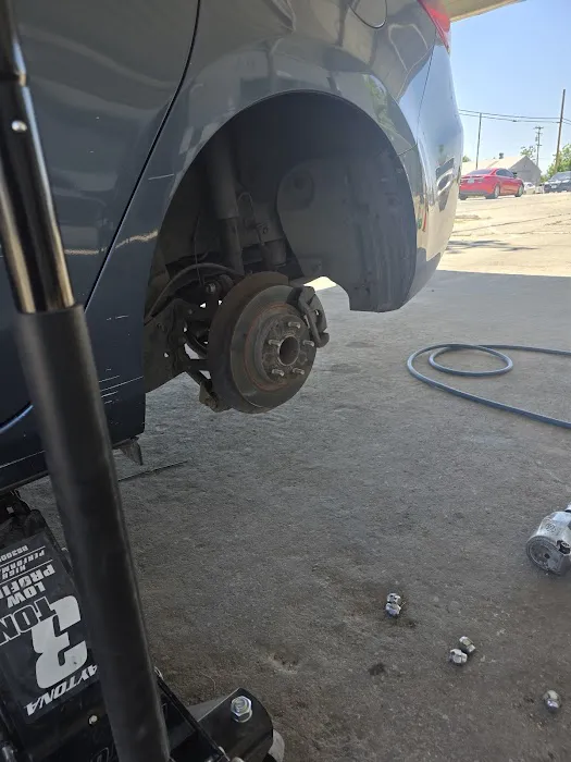 El Guero's Tires 1