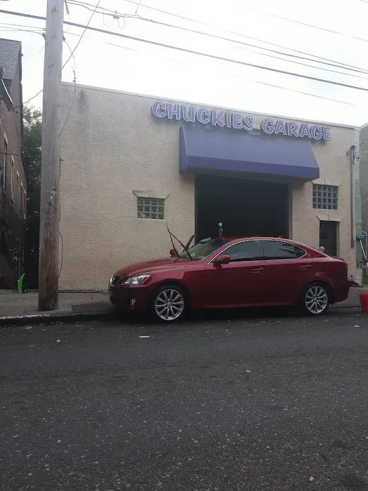 Chuckies Garage 0