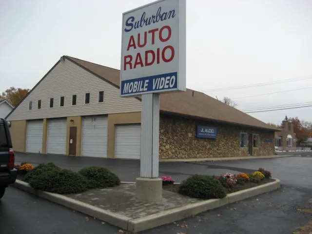 Suburban Auto Radio 0