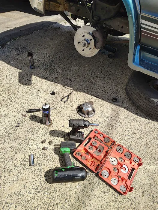El Bostel Auto Part's Tires & Brake Repair 8