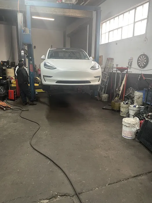 Reyes's Auto Repair LLC 4