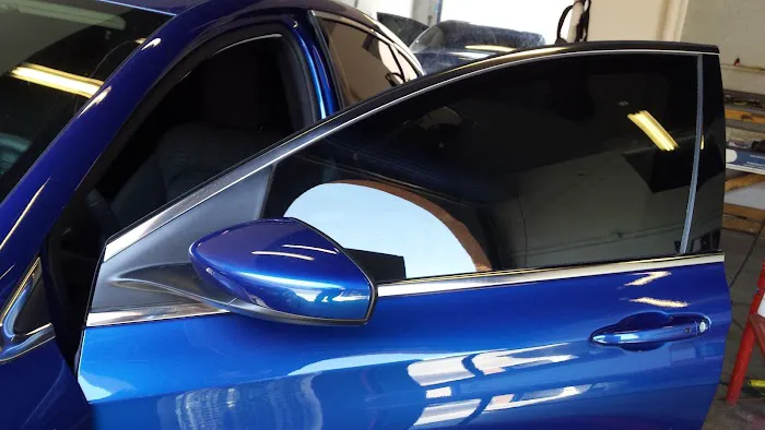 ROYAL TINT-AUTO GLASS & POWER WINDOW REPAIR 2