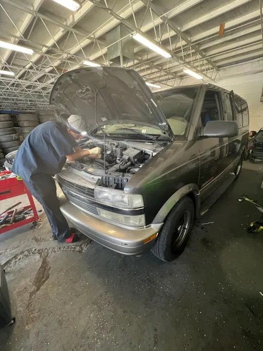 Vinnys Auto Repair LLC 0