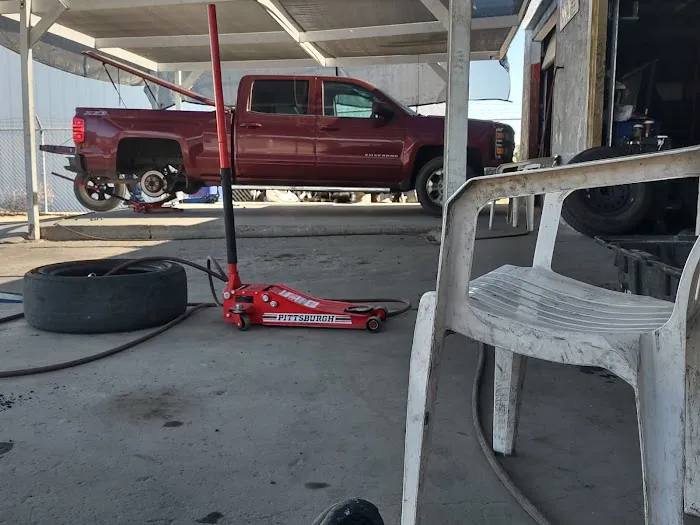 Tomateros Tires shop 1
