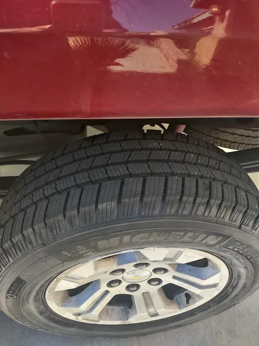 Tomateros Tires shop 2