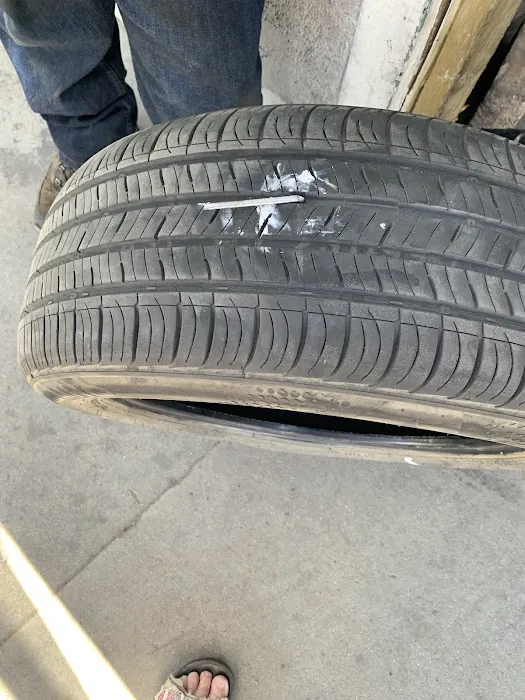 Tomateros Tires shop 0