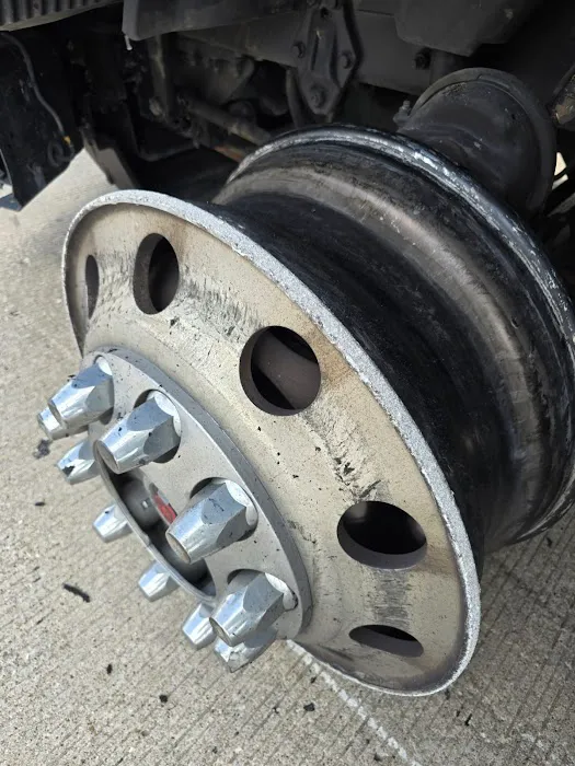 Semi Truck Repair Center & Roadside Service 1