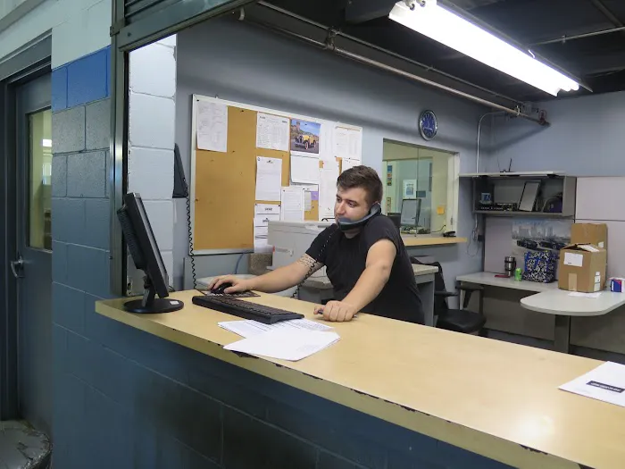 Bush Auto Place Service Center 3