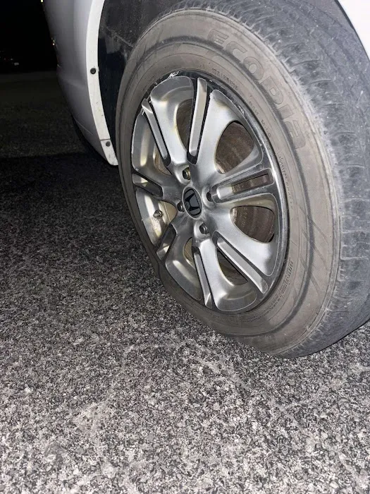 DISCOUNT TIRES & PHONES 9