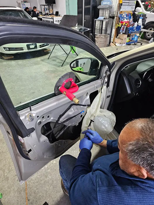 Power Window Repair Specialist 1