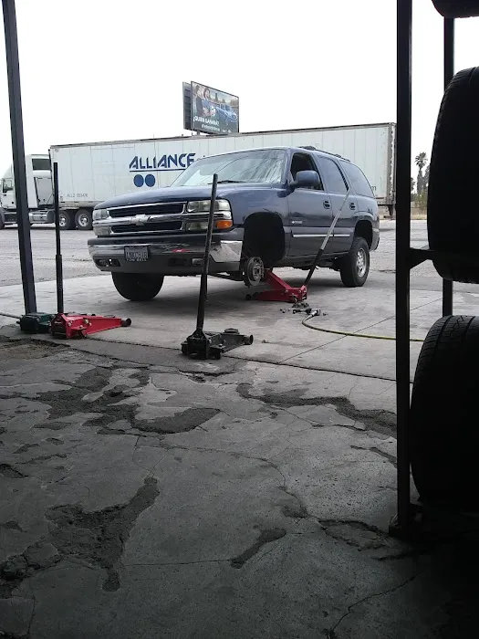 Los Dos Amigos Tire Shop 1