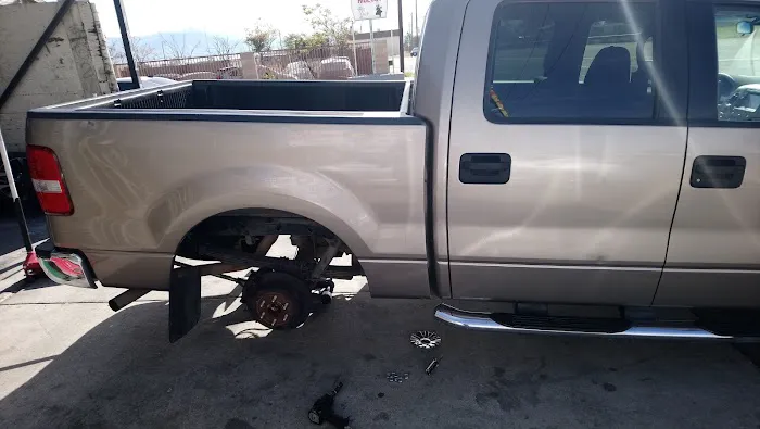 Los Dos Amigos Tire Shop 4