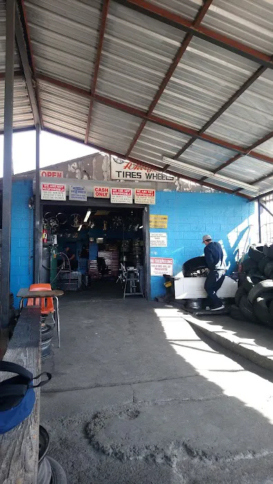 Los Dos Amigos Tire Shop 9