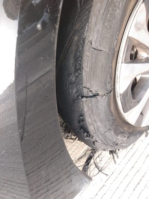 Los Dos Amigos Tire Shop 8