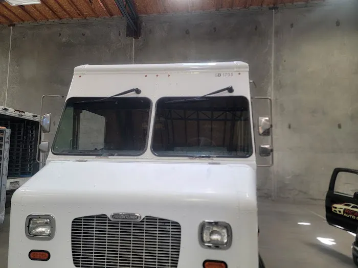 RICARDO AUTO GLASS & WINDOW TINT 9