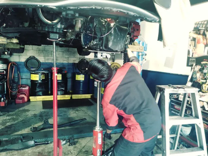 Bob's Auto and Tire Service 5