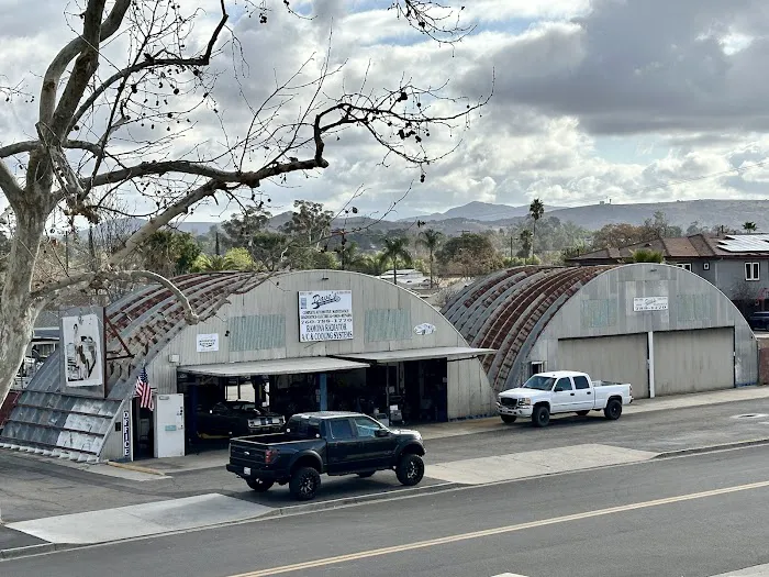 Dave's Garage 0