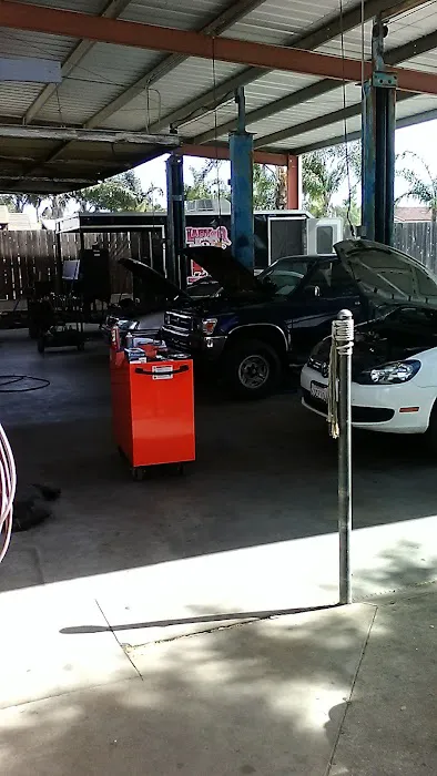 Charlie's Garage 0