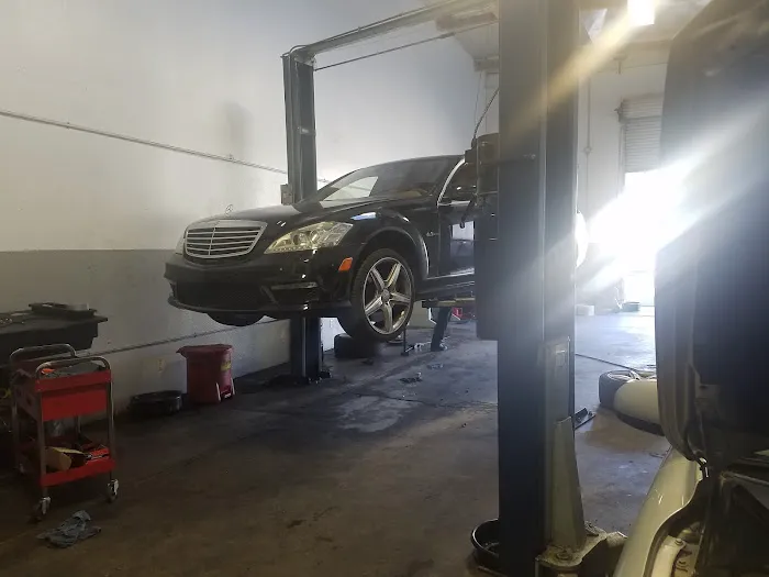 Underground Autowerks 0