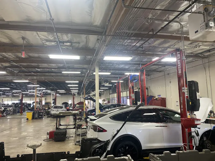 Tesla Service Center 2